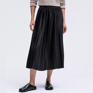 Lululemon Satin Pleated Skirt, Size Large, Black